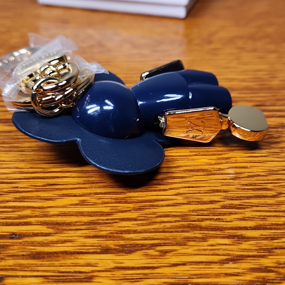 Striped Flower Charm Keychain with Blue Accent - Picture 4 of 6